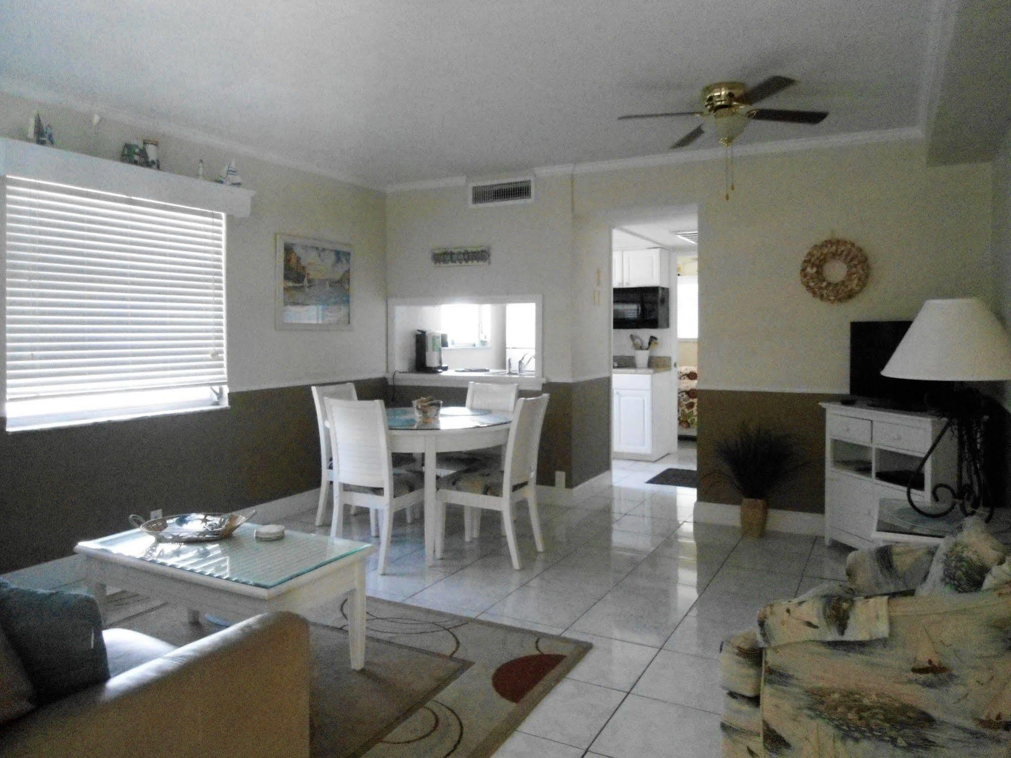 Malyn Resort St. Pete Beach Bagian luar foto
