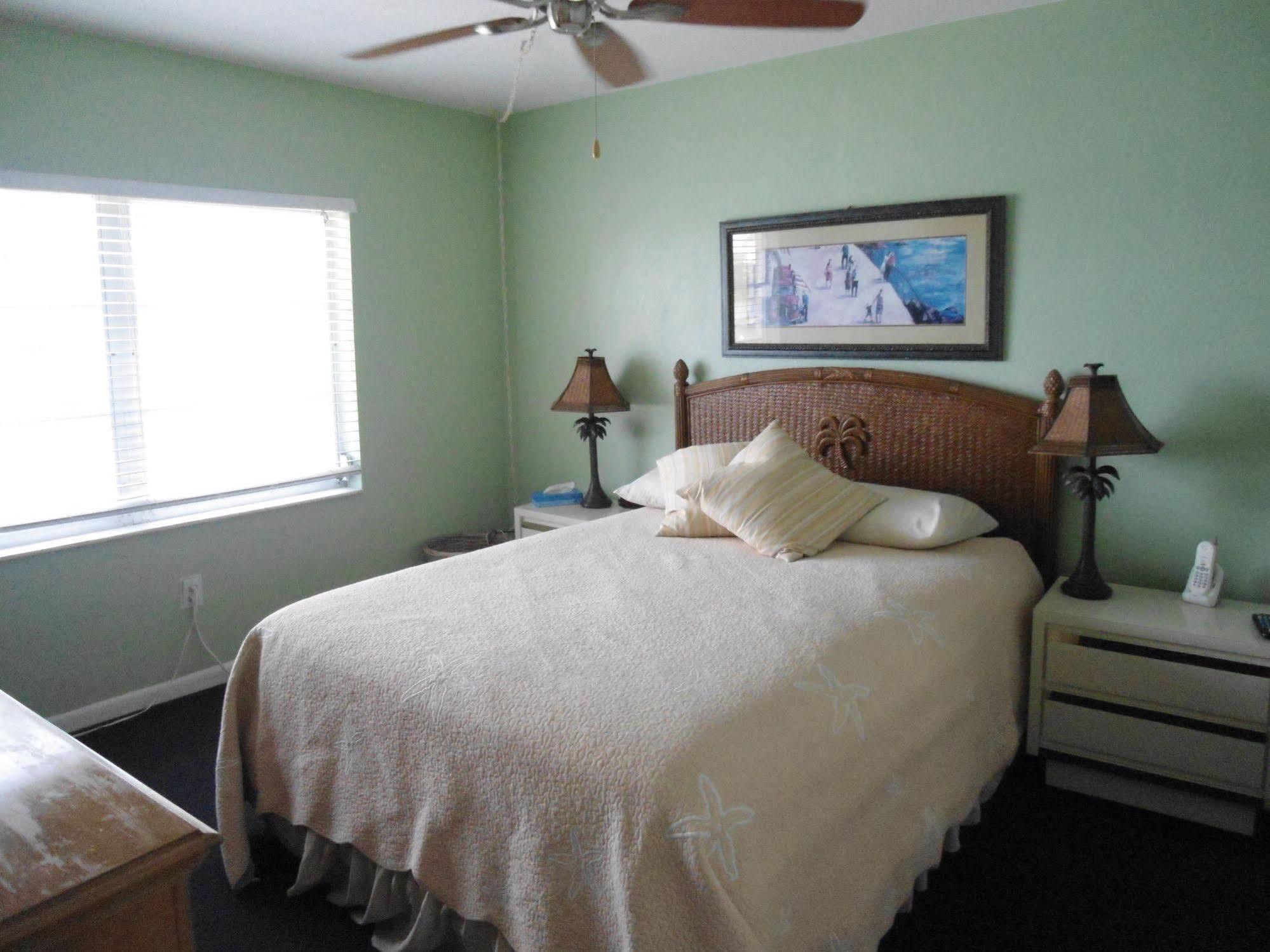 Malyn Resort St. Pete Beach Bagian luar foto